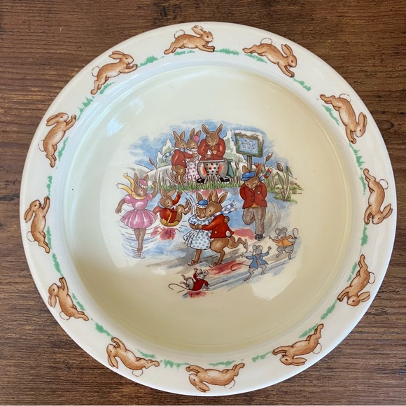 1970's Bunnykins cereal bowl skating rink - Picture 2 of 4